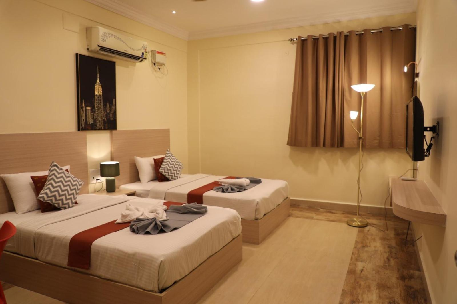Hotel Green Parrot มทุราย ภายนอก รูปภาพ