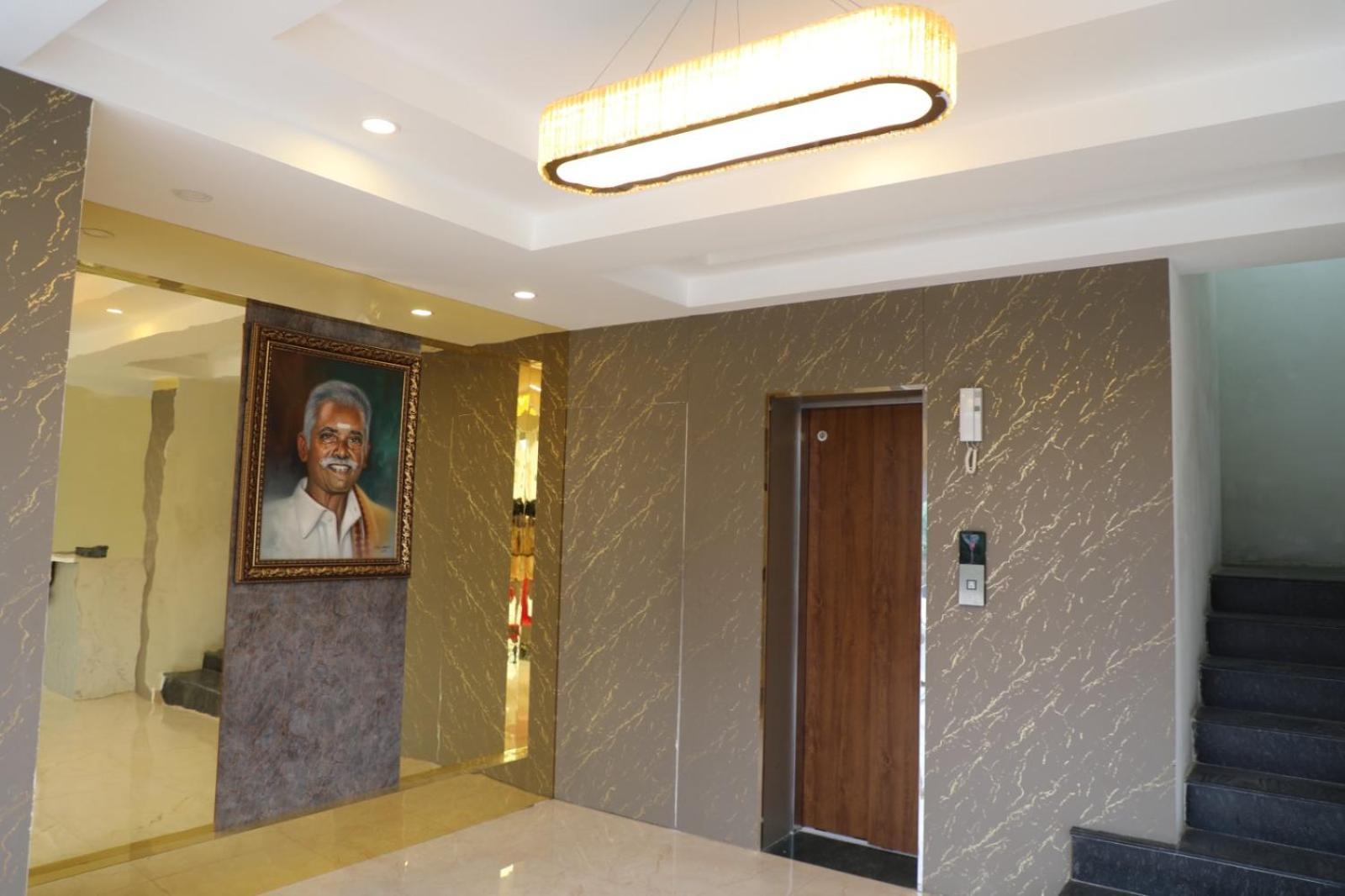 Hotel Green Parrot มทุราย ภายนอก รูปภาพ